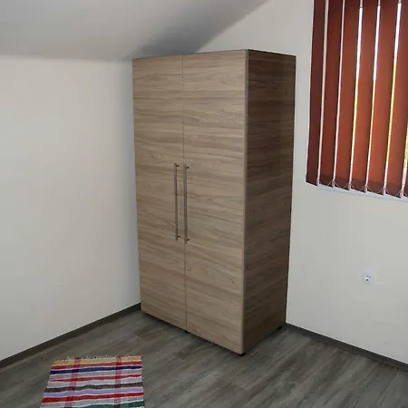 In 18525 Apartment *
